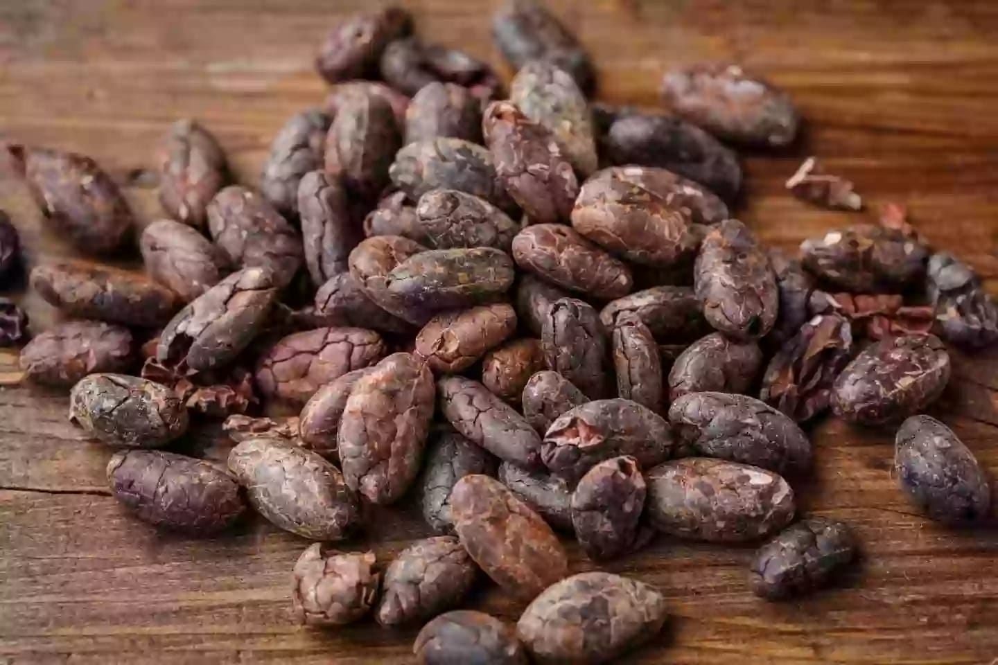 Vainas y semillas de cacao del árbol para la elaboración de chocolate