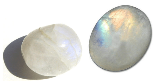 Gema de piedra de luna orientada a la calma de las emociones