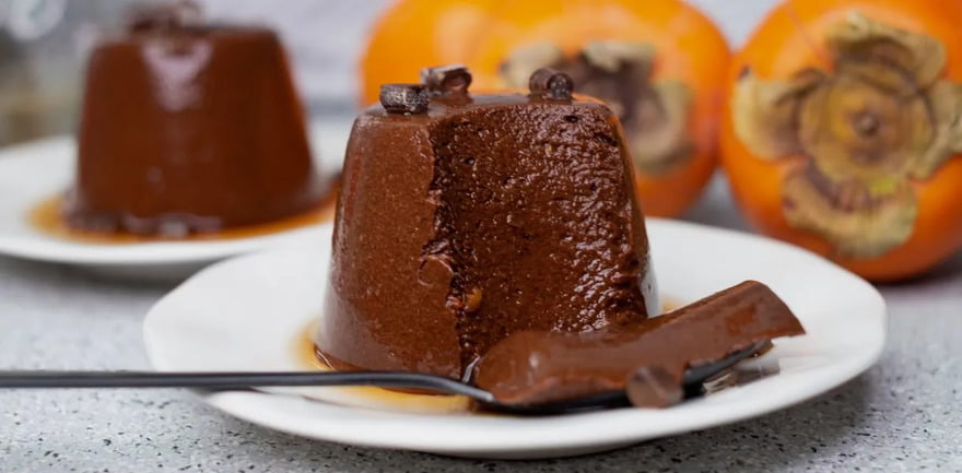 Flan de chocolate y banana elaborado a partir de masa de cacao