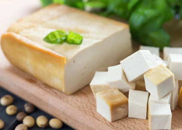 Preparación de queso vegetal en horma elaborado a partir de semillas
