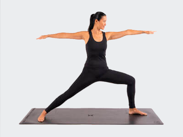 Virabhadrasana II o postura del guerrero dos en el yoga